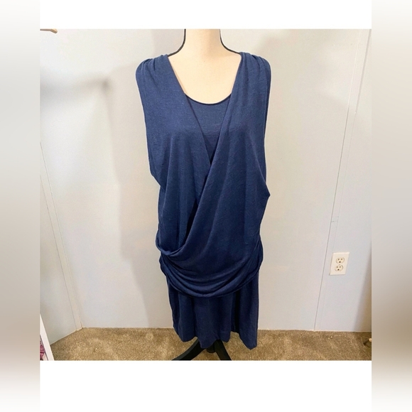 Elegant Blue Sleeveless Dress - Picture 4 of 9